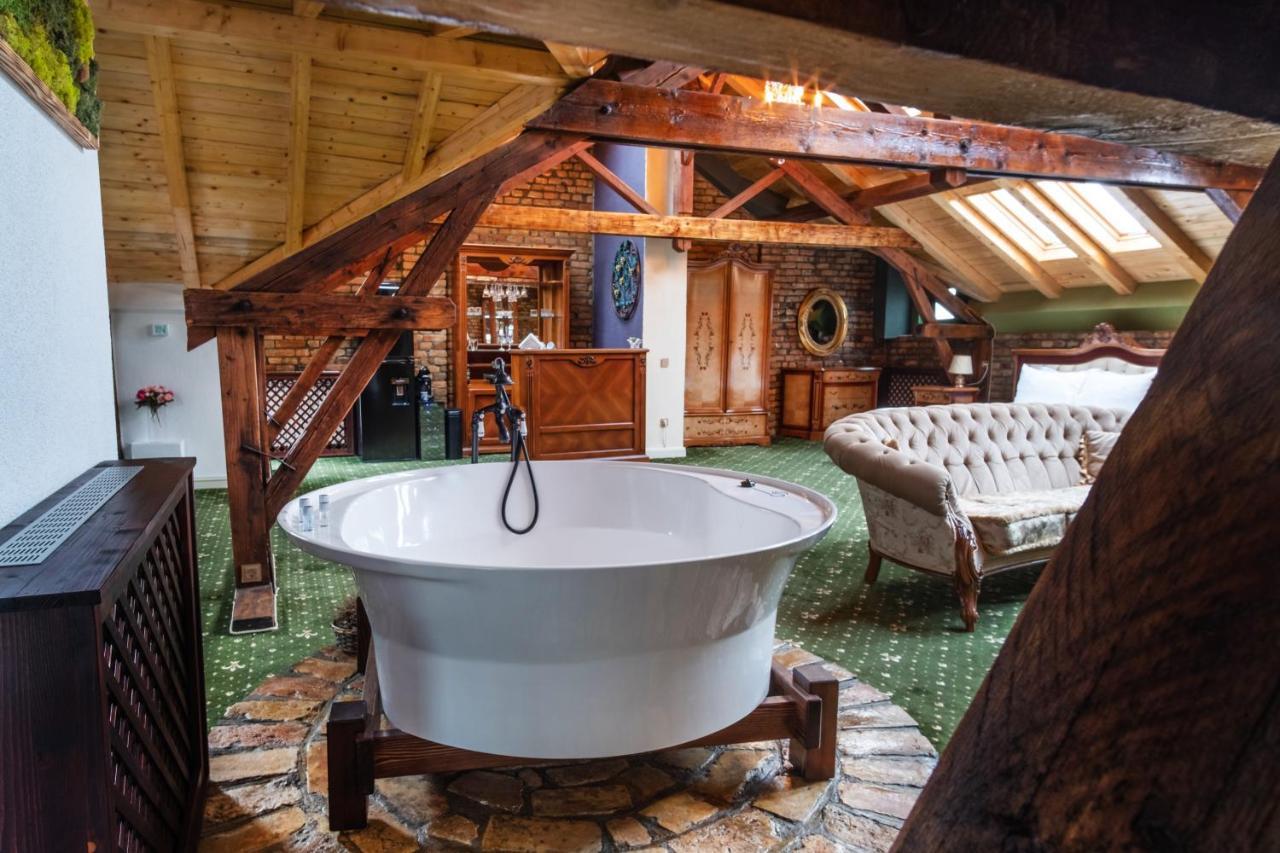 Jmr Royal -Luxury Rooms & Private Sauna Констанца Экстерьер фото